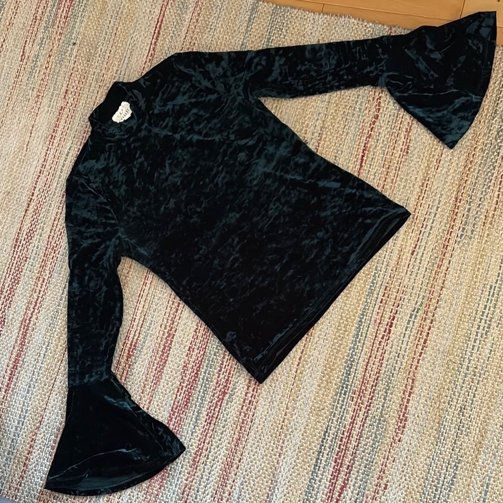LOST + WANDER emerald crushed velvet mock neck top with bell sleeves